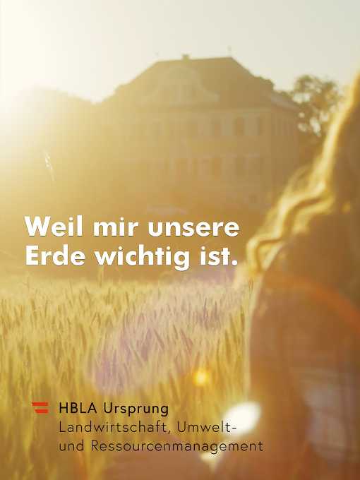 Mädchen vor Schloss